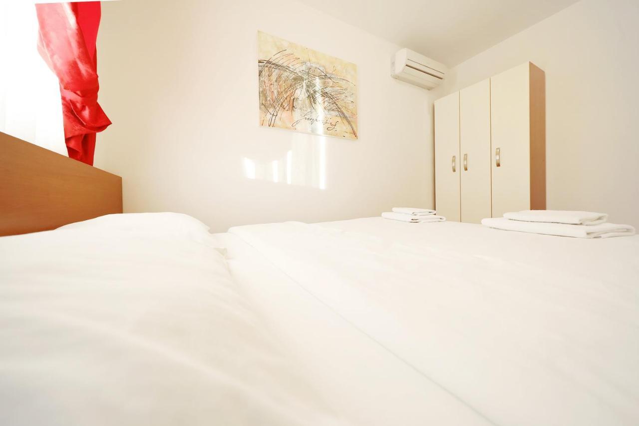 Apartmani "Jadran" Паг Екстер'єр фото