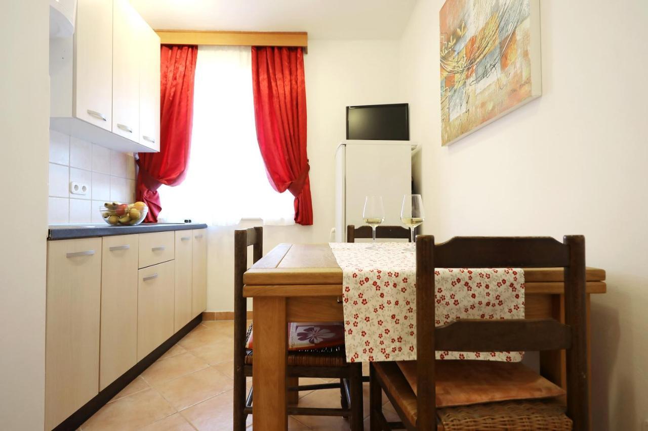 Apartmani "Jadran" Паг Екстер'єр фото